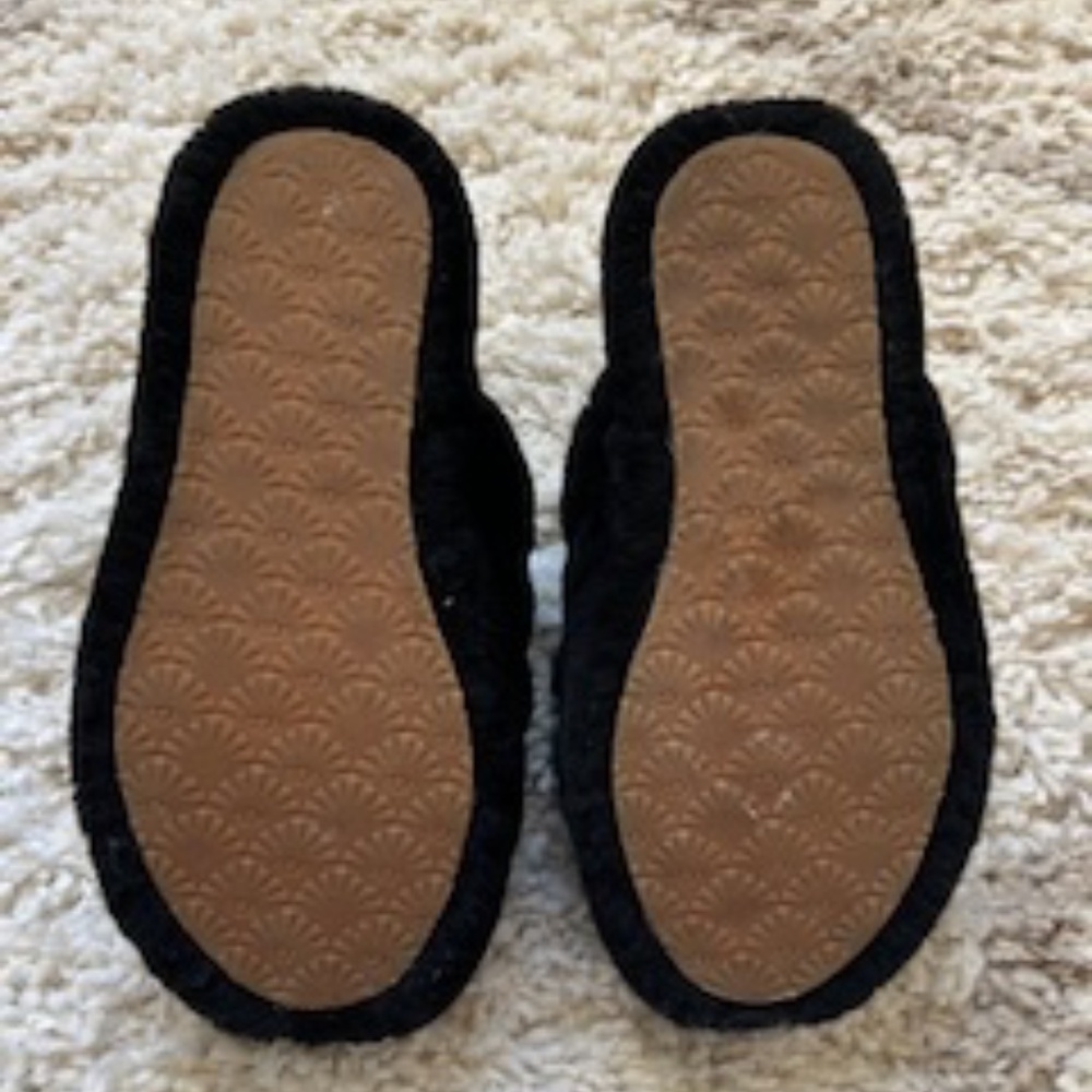 UGG Fluff Yeah Youth Size 2 Black Sheepskin Fur Sling back Slipper Sandals - Picture 5 of 8